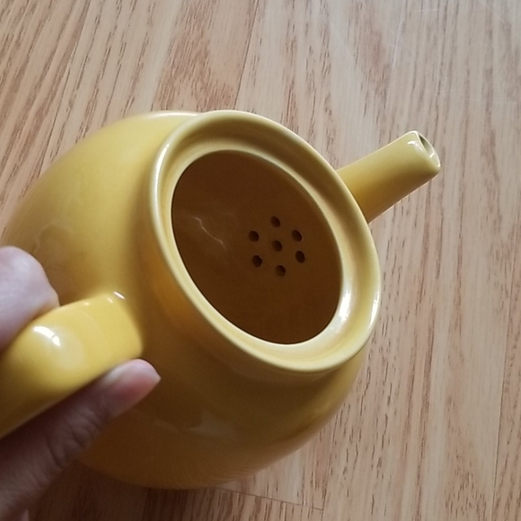 Small yellow ceramic teapot - Picture 4 of 6